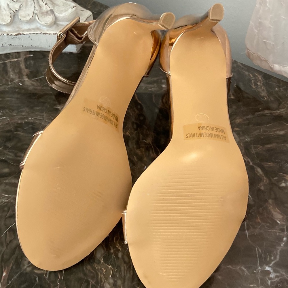NEW!!!!STUNNING ROSE GOLD HEELS - Picture 4 of 5